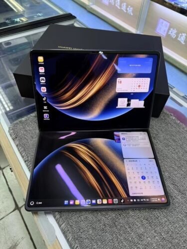 HUAWEI MateBook Fold Extraordinary Master 18-inch Dual-layer OLED Display HarmonyOS 5 Ultra-light and Thin Folding Computer, photo review